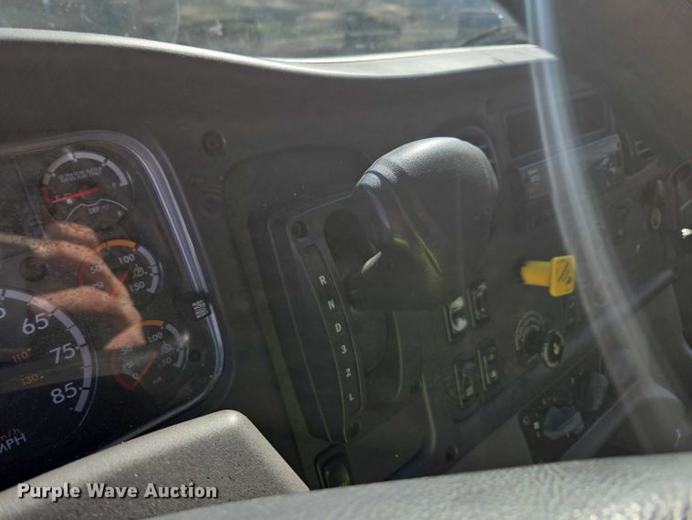 image for item YA1472 2019 Freightliner Business Class M2  box truck