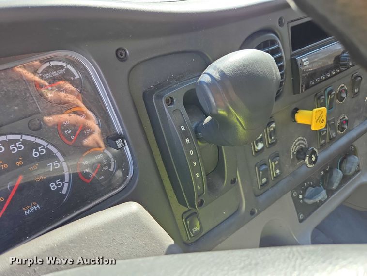 image for item YA1472 2019 Freightliner Business Class M2  box truck