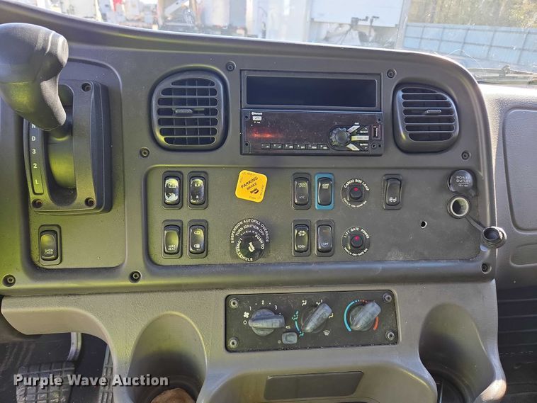 image for item YA1472 2019 Freightliner Business Class M2  box truck