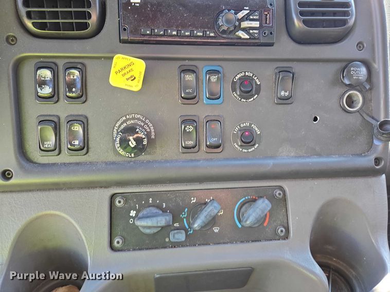 image for item YA1472 2019 Freightliner Business Class M2  box truck