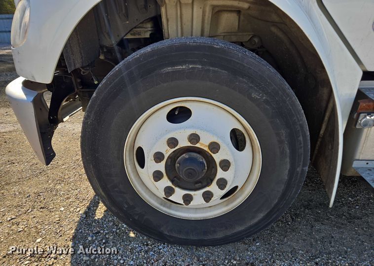 image for item YA1472 2019 Freightliner Business Class M2  box truck