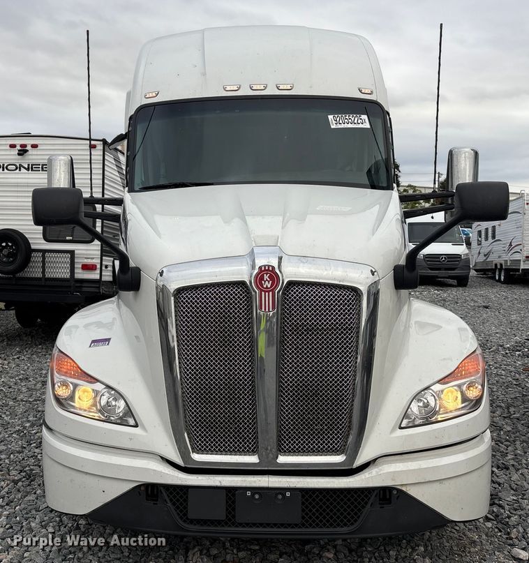 image for item YA1509 2023 Kenworth T680 semi truck