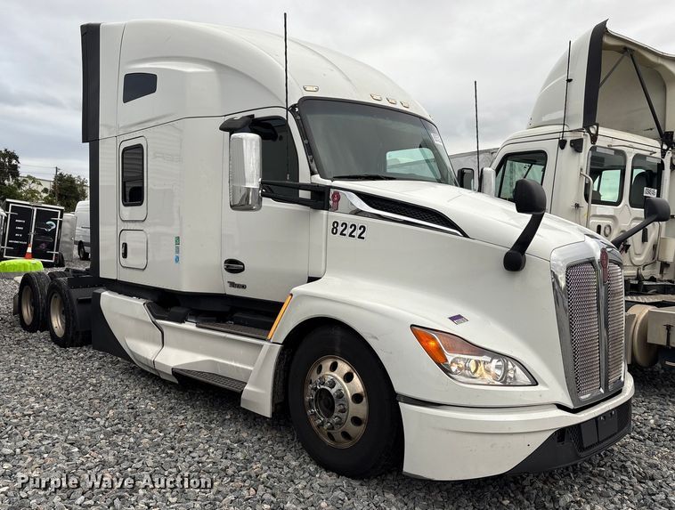 image for item YA1509 2023 Kenworth T680 semi truck