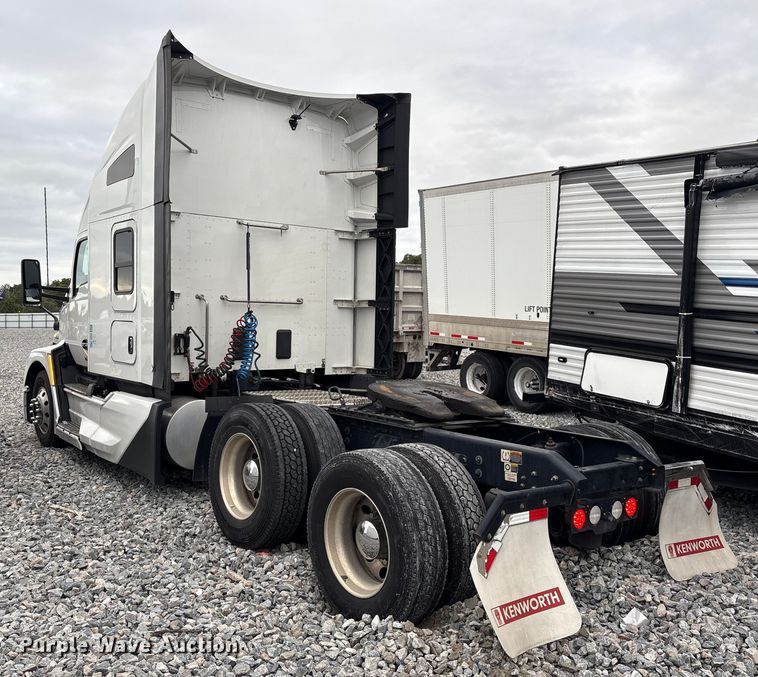 image for item YA1509 2023 Kenworth T680 semi truck