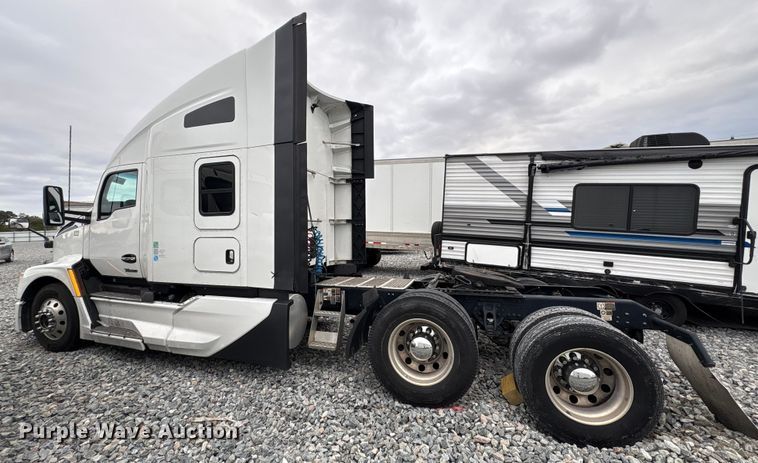 image for item YA1509 2023 Kenworth T680 semi truck