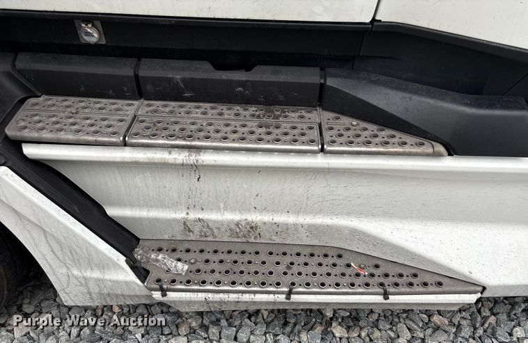 image for item YA1509 2023 Kenworth T680 semi truck