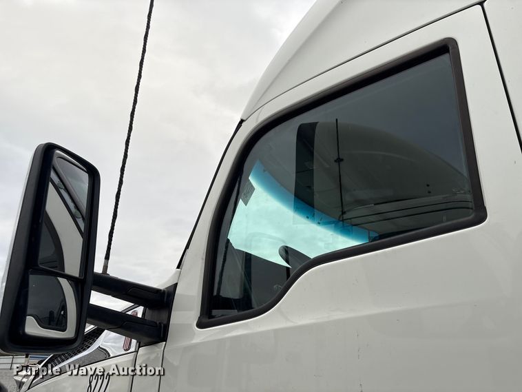 image for item YA1509 2023 Kenworth T680 semi truck