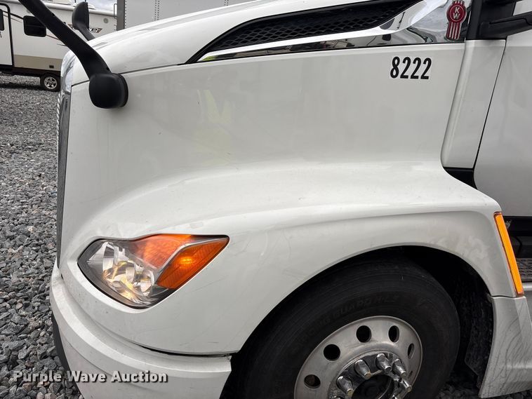 image for item YA1509 2023 Kenworth T680 semi truck