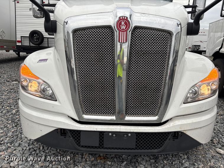 image for item YA1509 2023 Kenworth T680 semi truck