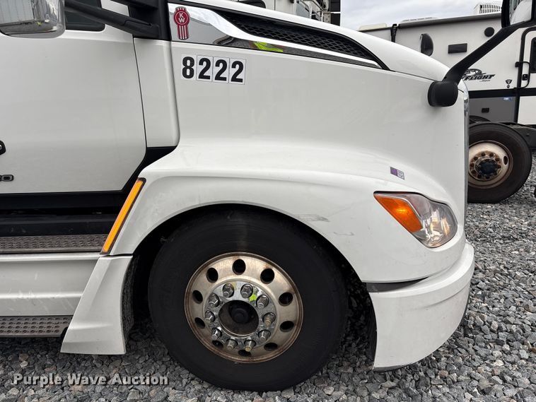 image for item YA1509 2023 Kenworth T680 semi truck