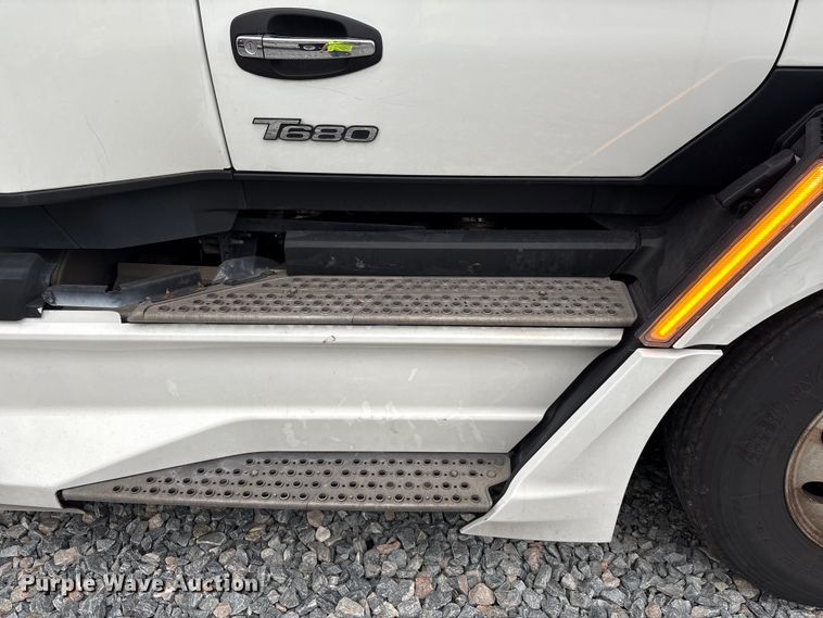 image for item YA1509 2023 Kenworth T680 semi truck