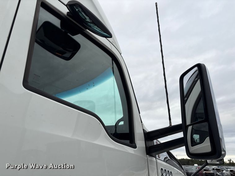 image for item YA1509 2023 Kenworth T680 semi truck