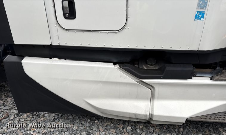 image for item YA1509 2023 Kenworth T680 semi truck