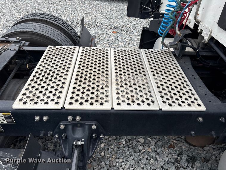 image for item YA1509 2023 Kenworth T680 semi truck