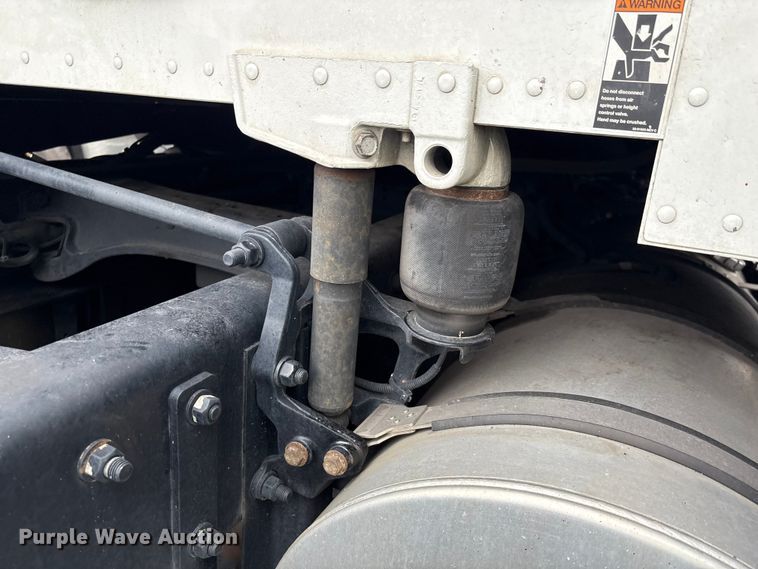 image for item YA1509 2023 Kenworth T680 semi truck