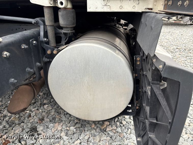 image for item YA1509 2023 Kenworth T680 semi truck