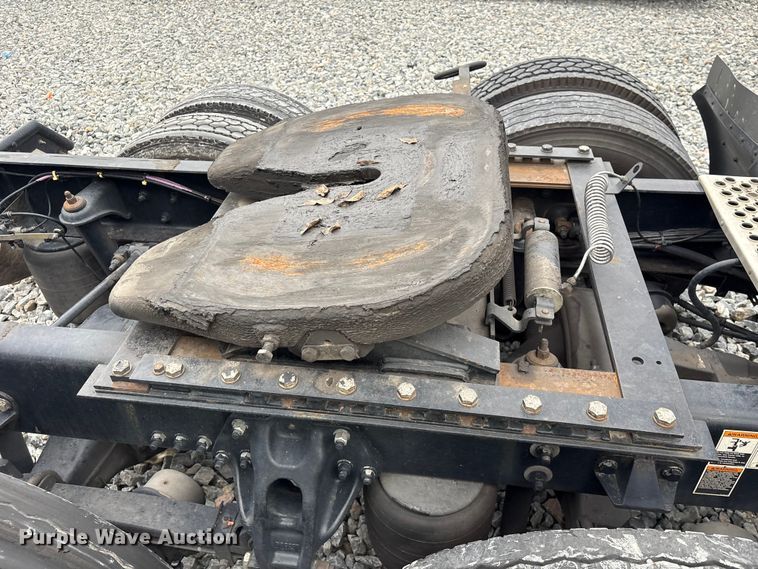 image for item YA1509 2023 Kenworth T680 semi truck