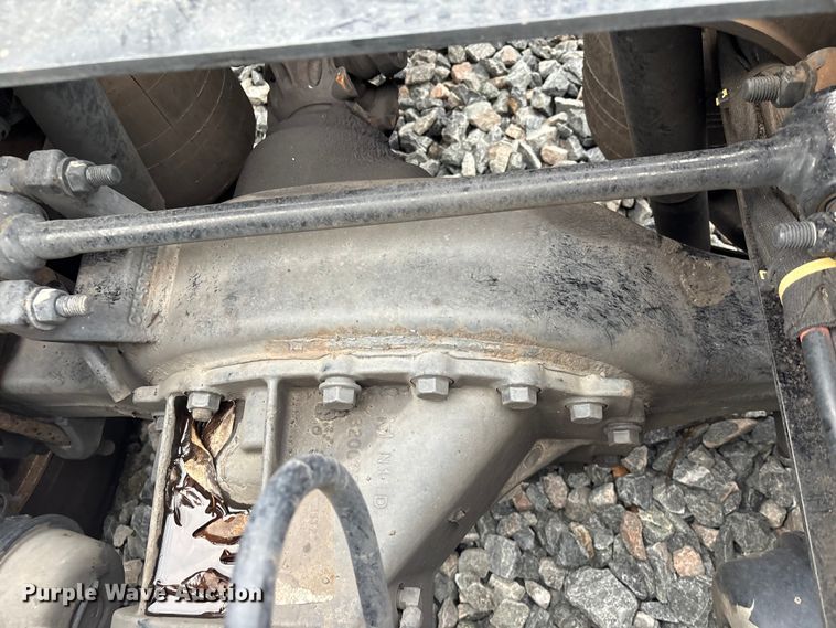 image for item YA1509 2023 Kenworth T680 semi truck