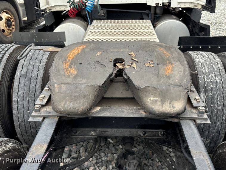 image for item YA1509 2023 Kenworth T680 semi truck