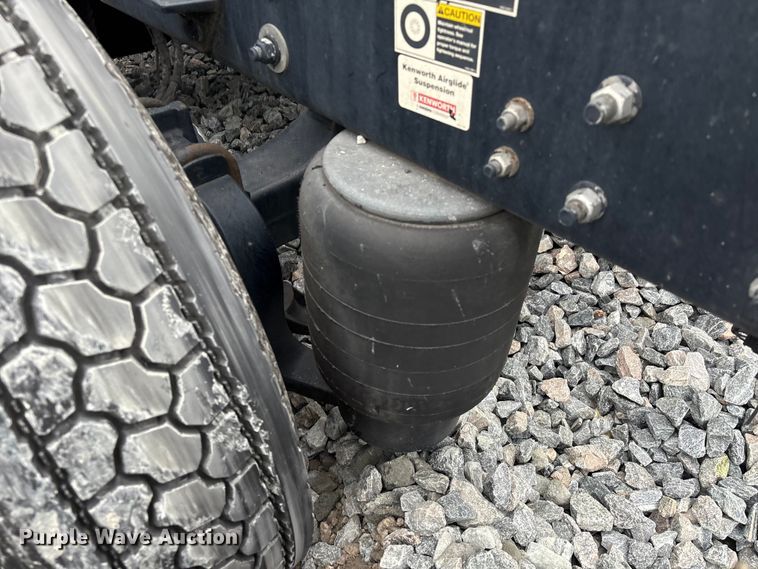 image for item YA1509 2023 Kenworth T680 semi truck