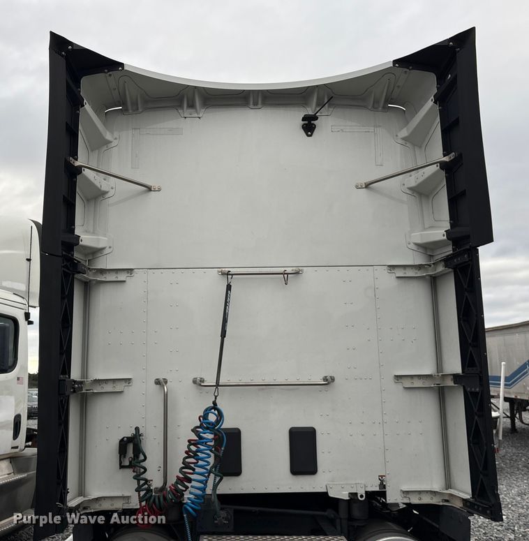 image for item YA1509 2023 Kenworth T680 semi truck