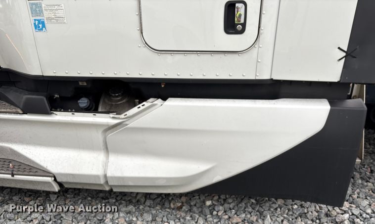 image for item YA1509 2023 Kenworth T680 semi truck