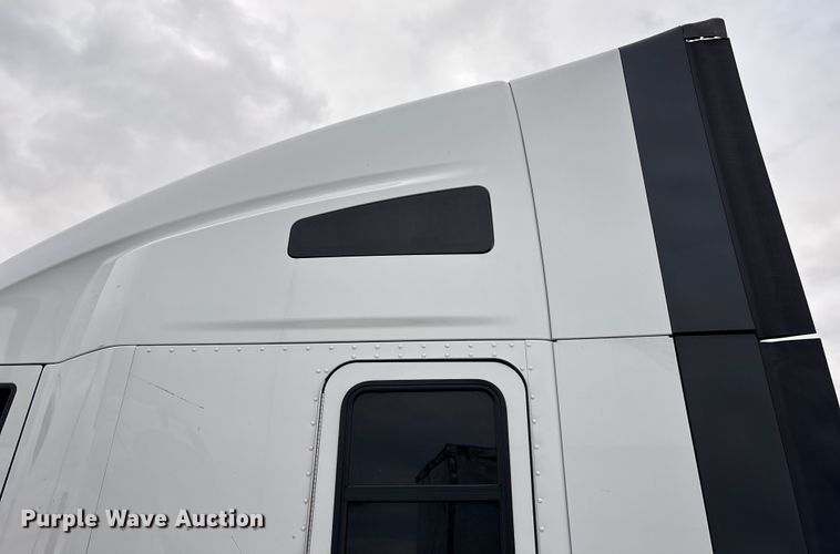 image for item YA1509 2023 Kenworth T680 semi truck
