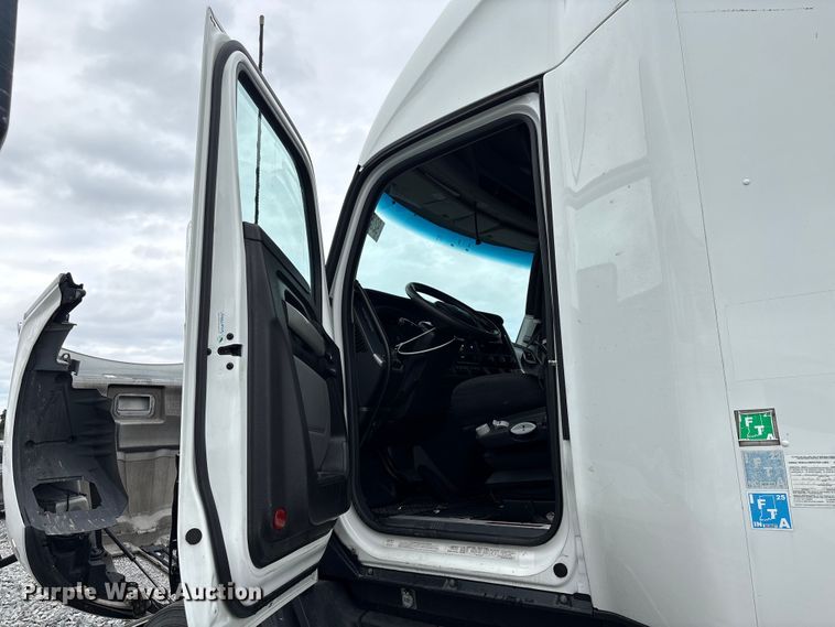 image for item YA1509 2023 Kenworth T680 semi truck