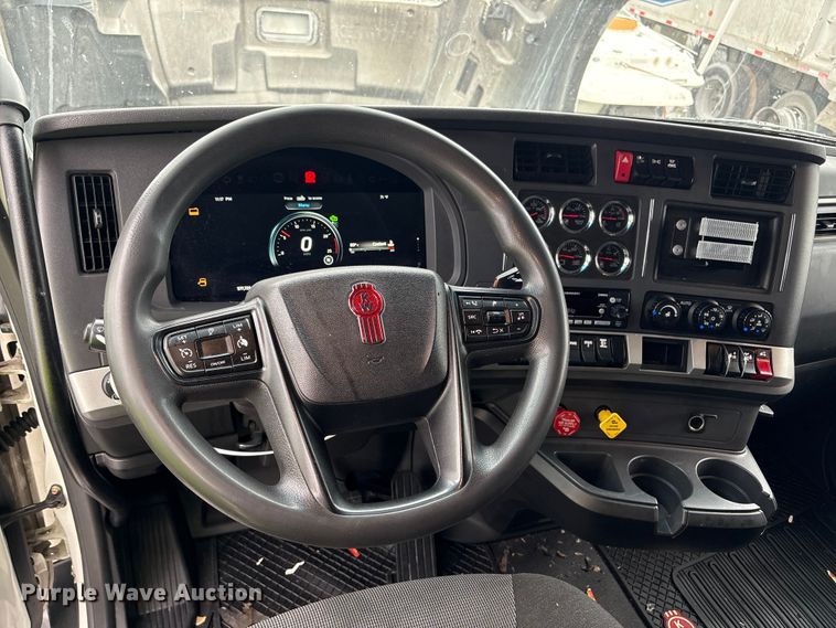 image for item YA1509 2023 Kenworth T680 semi truck