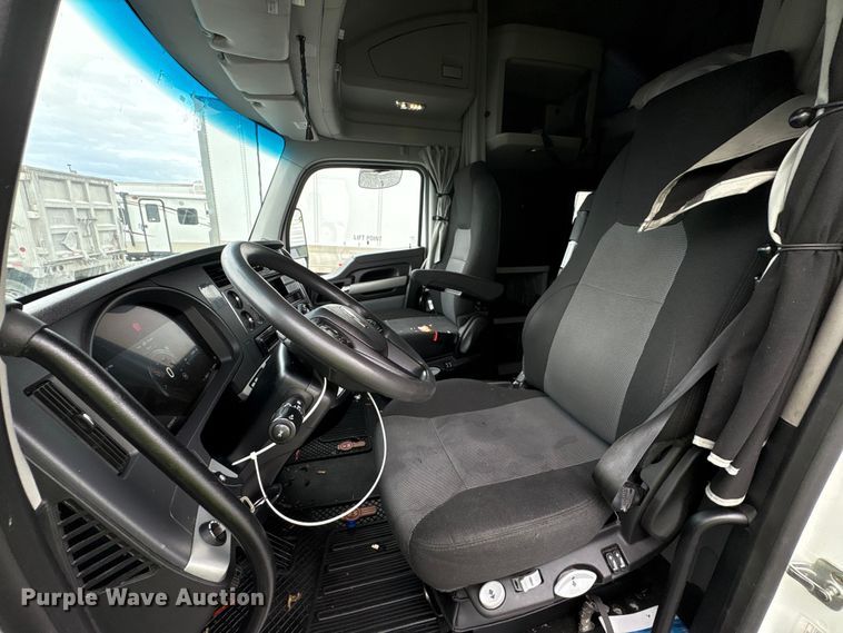 image for item YA1509 2023 Kenworth T680 semi truck