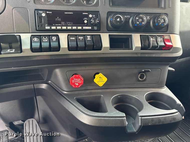 image for item YA1509 2023 Kenworth T680 semi truck