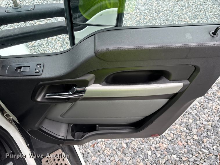 image for item YA1509 2023 Kenworth T680 semi truck