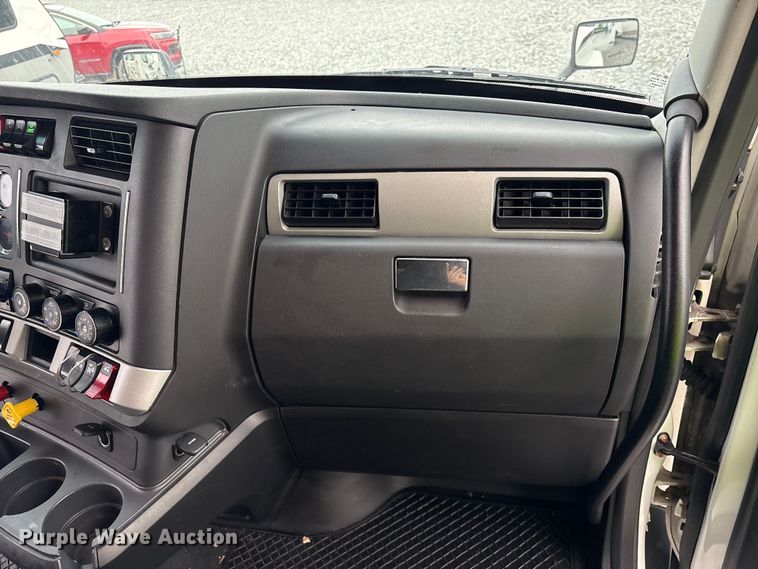 image for item YA1509 2023 Kenworth T680 semi truck