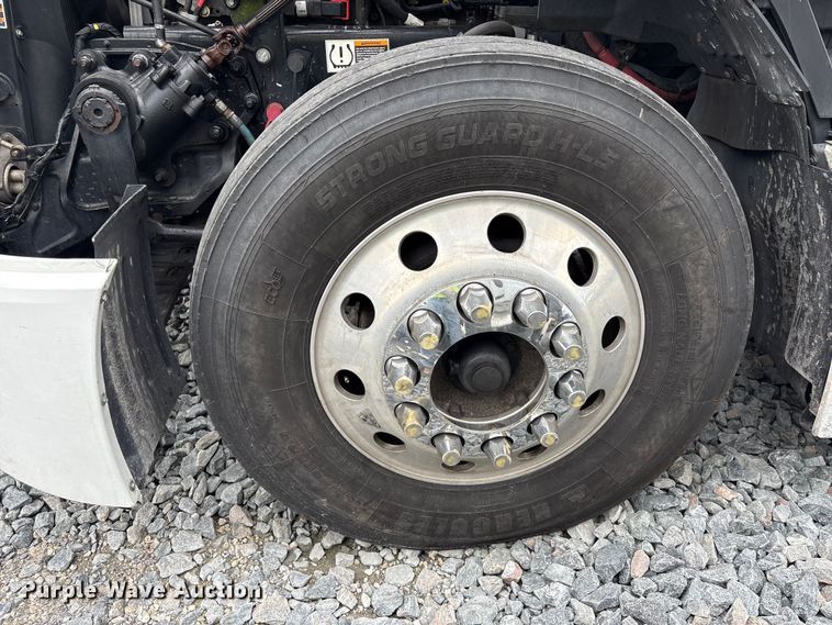 image for item YA1509 2023 Kenworth T680 semi truck