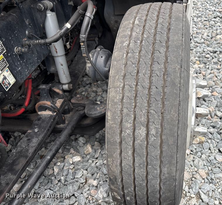 image for item YA1509 2023 Kenworth T680 semi truck