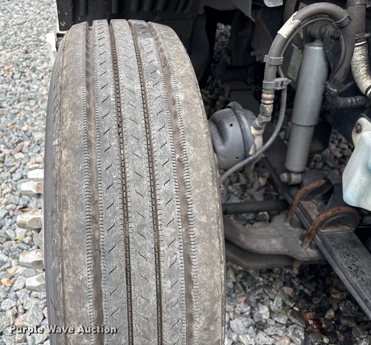 image for item YA1509 2023 Kenworth T680 semi truck