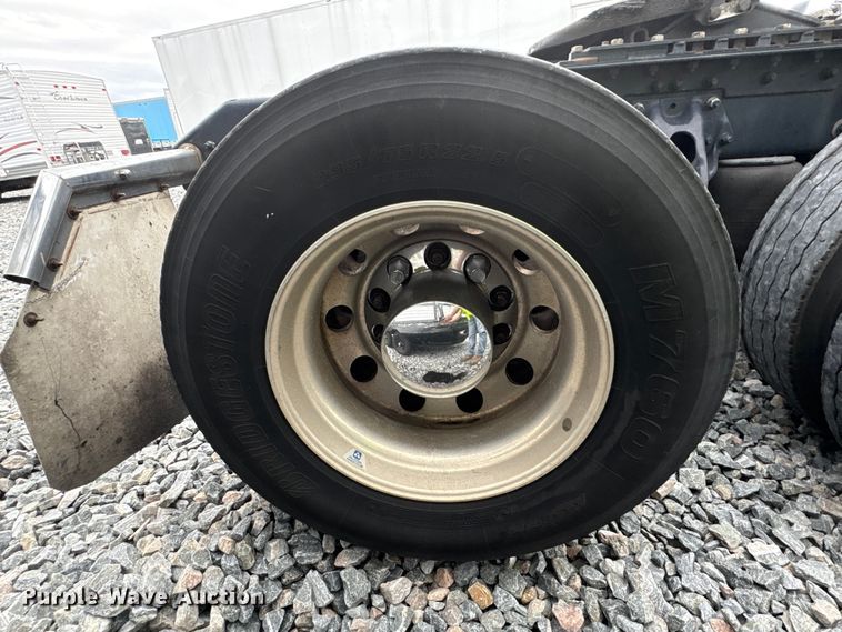 image for item YA1509 2023 Kenworth T680 semi truck