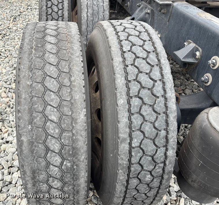 image for item YA1509 2023 Kenworth T680 semi truck