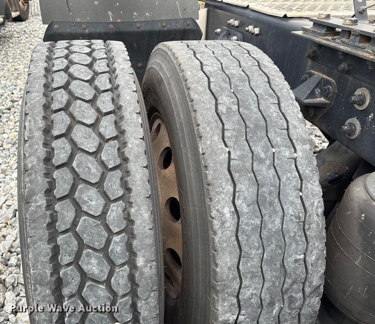 image for item YA1509 2023 Kenworth T680 semi truck