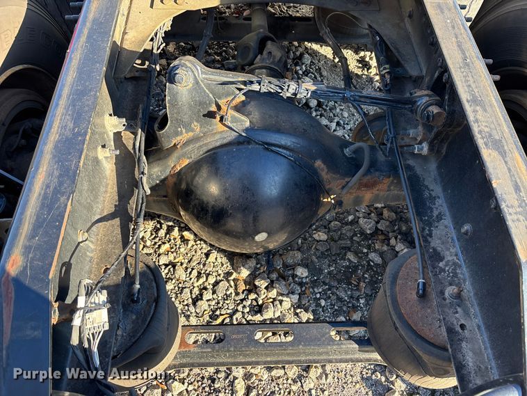 image for item YA1532 2018 Volvo VNL semi truck