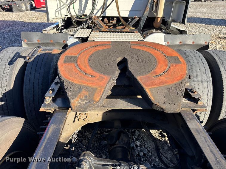 image for item YA1532 2018 Volvo VNL semi truck