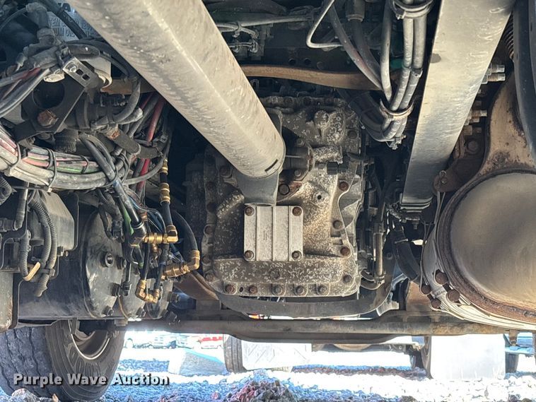 image for item YA1532 2018 Volvo VNL semi truck