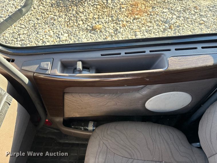 image for item YA1532 2018 Volvo VNL semi truck