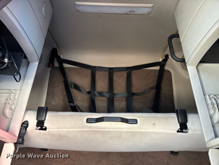 image for item YA1532 2018 Volvo VNL semi truck