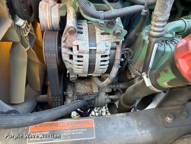 image for item YA1532 2018 Volvo VNL semi truck