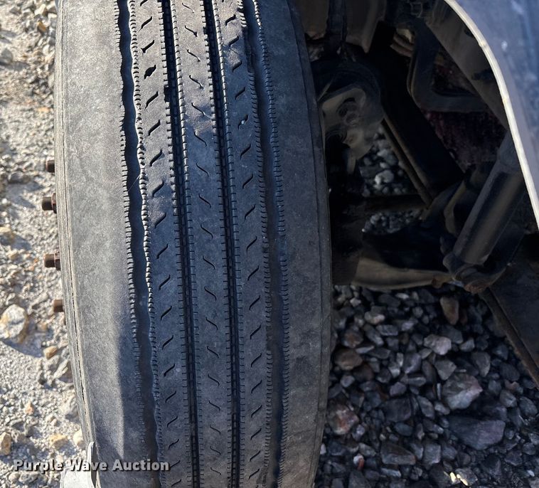 image for item YA1532 2018 Volvo VNL semi truck