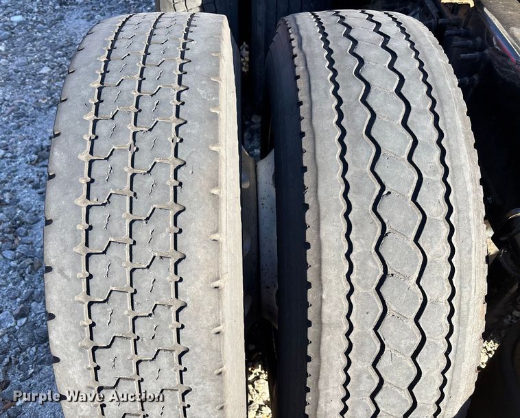 image for item YA1532 2018 Volvo VNL semi truck