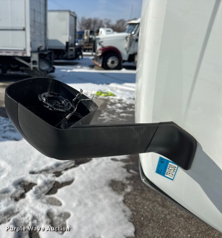 image for item YA1674 2018 Freightliner Cascadia semi truck