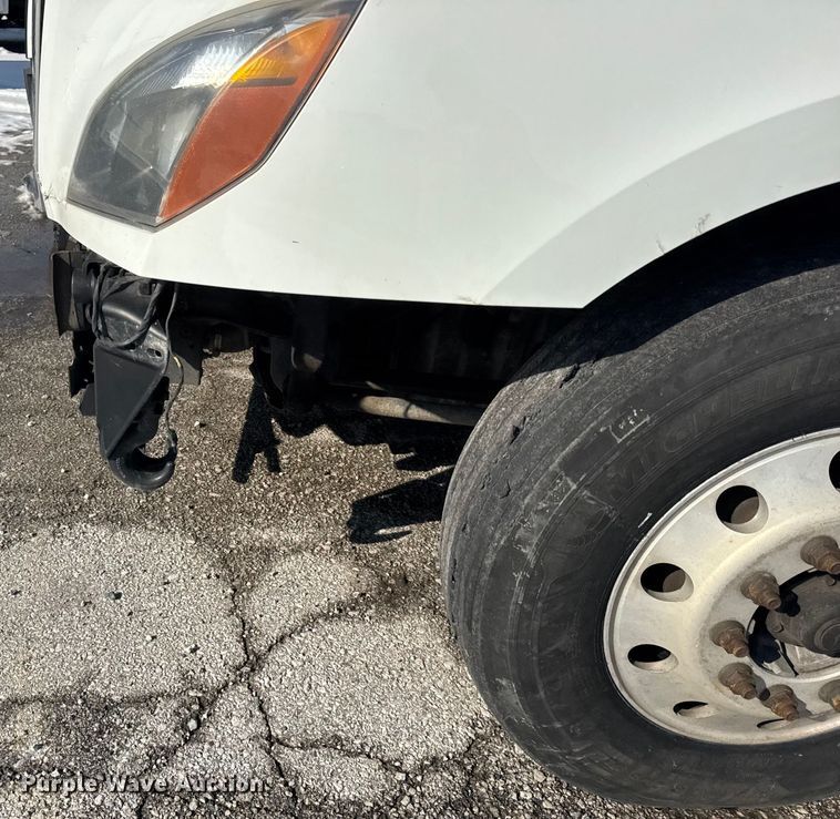 image for item YA1674 2018 Freightliner Cascadia semi truck