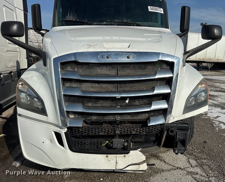 image for item YA1674 2018 Freightliner Cascadia semi truck